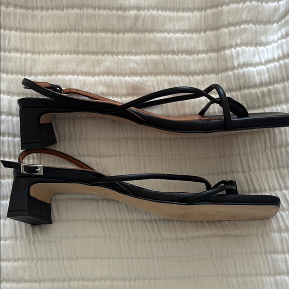 Intentionally Blank Anca Sandals - Picture 5 of 8